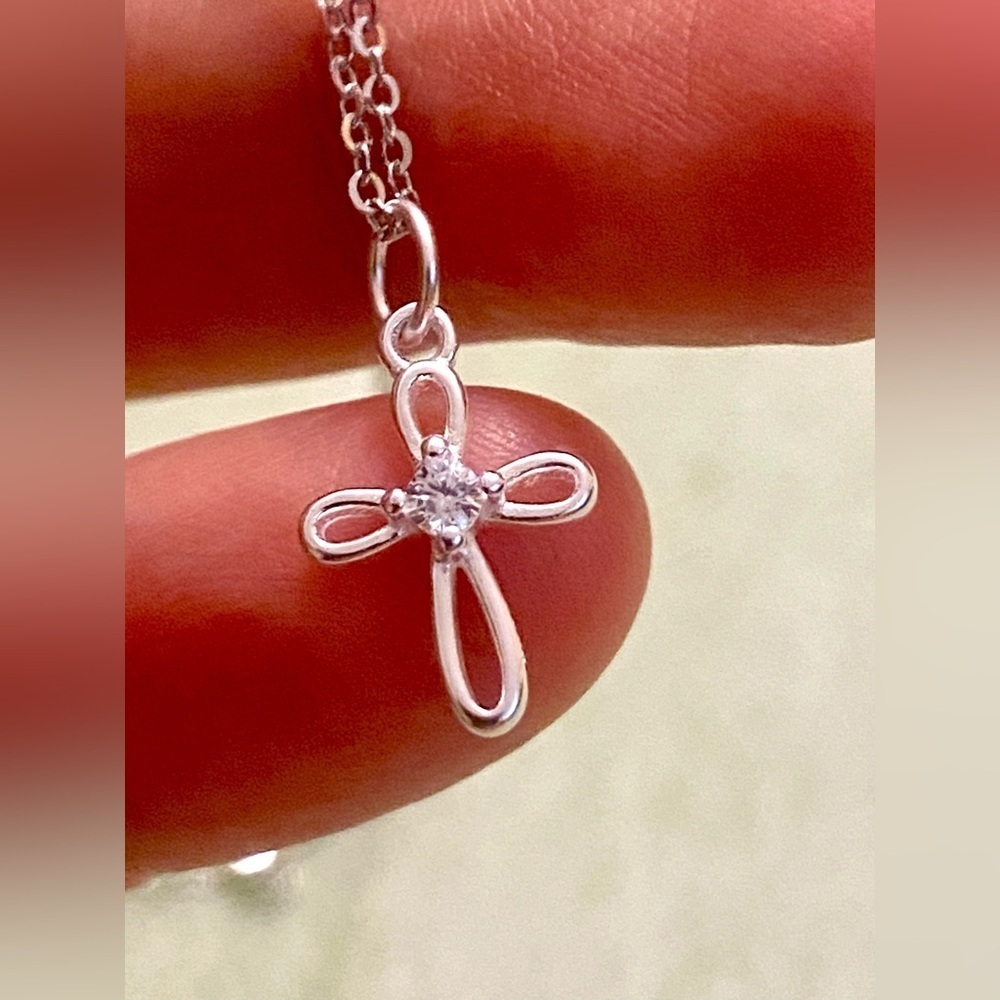 Stylish 925 Silver Chain Necklace with Cross pendant ✨ - Picture 5 of 6